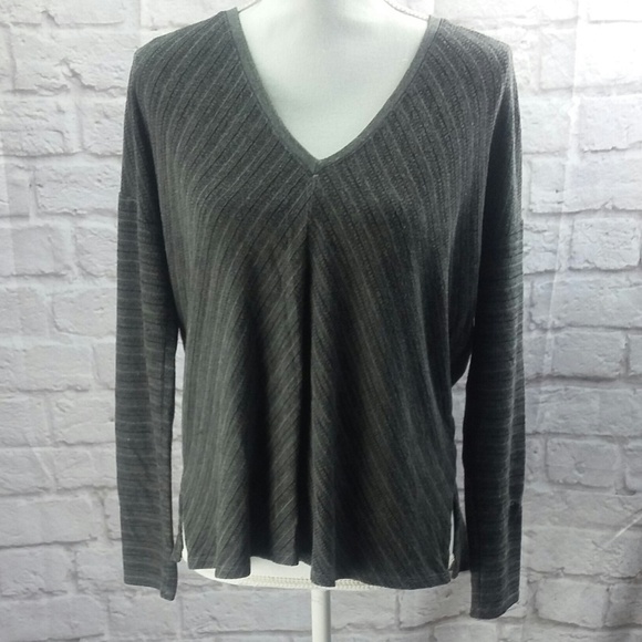 Bella Luxx Sweaters - 💚Bella Luxx  Stretch Knit Top Sweater small